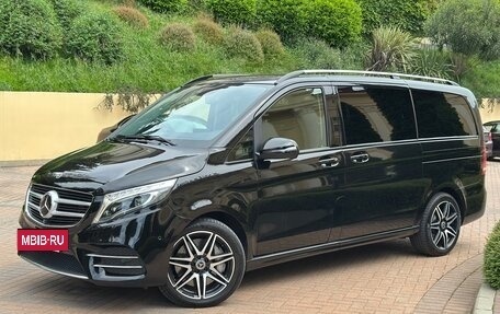 Mercedes-Benz V-Класс, 2017 год, 4 700 000 рублей, 3 фотография