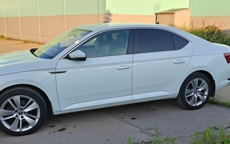 Skoda Superb III рестайлинг, 2018 год, 1 799 000 рублей, 3 фотография