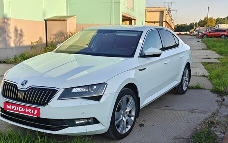 Skoda Superb III рестайлинг, 2018 год, 1 799 000 рублей, 2 фотография