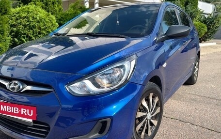 Hyundai Solaris II рестайлинг, 2012 год, 820 000 рублей, 2 фотография