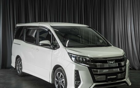 Toyota Noah III, 2017 год, 2 355 000 рублей, 1 фотография