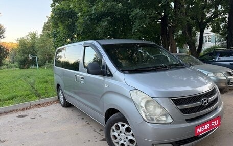 Hyundai Grand Starex Grand Starex I рестайлинг 2, 2011 год, 1 700 000 рублей, 2 фотография