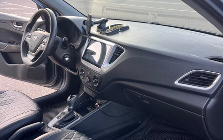 Hyundai Solaris II рестайлинг, 2018 год, 1 050 000 рублей, 7 фотография