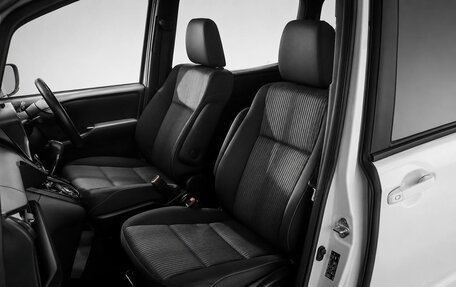 Toyota Noah III, 2017 год, 2 355 000 рублей, 8 фотография