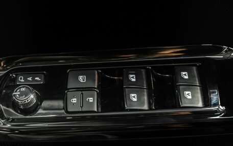 Toyota Noah III, 2017 год, 2 355 000 рублей, 20 фотография