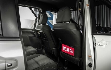 Toyota Noah III, 2017 год, 2 355 000 рублей, 12 фотография