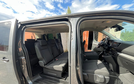 Peugeot Traveller I, 2019 год, 2 690 000 рублей, 5 фотография
