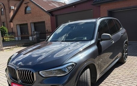 BMW X5, 2019 год, 5 600 000 рублей, 2 фотография