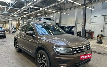 Volkswagen Tiguan II, 2018 год, 2 750 000 рублей, 2 фотография