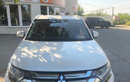 Mitsubishi Outlander III рестайлинг 3, 2016 год, 2 300 000 рублей, 3 фотография