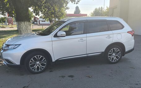Mitsubishi Outlander III рестайлинг 3, 2016 год, 2 300 000 рублей, 2 фотография