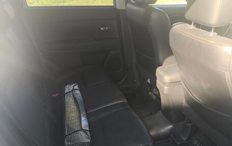 Mitsubishi Outlander III рестайлинг 3, 2016 год, 2 300 000 рублей, 5 фотография