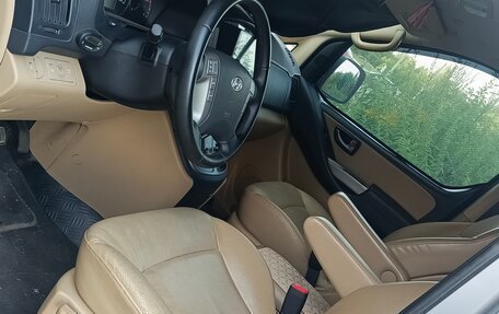 Hyundai Grand Starex Grand Starex I рестайлинг 2, 2011 год, 1 700 000 рублей, 3 фотография