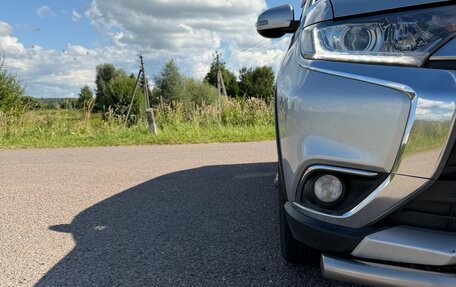 Mitsubishi Outlander III рестайлинг 3, 2015 год, 1 850 000 рублей, 2 фотография