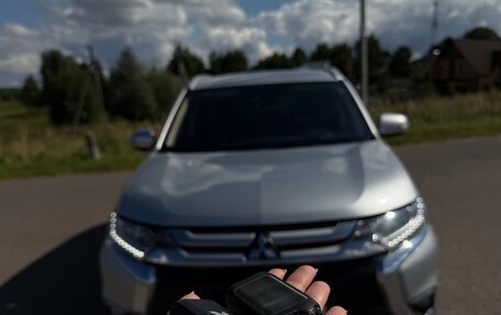 Mitsubishi Outlander III рестайлинг 3, 2015 год, 1 850 000 рублей, 3 фотография