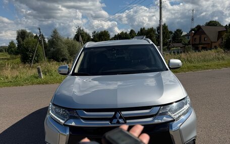 Mitsubishi Outlander III рестайлинг 3, 2015 год, 1 850 000 рублей, 4 фотография