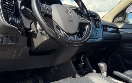 Mitsubishi Outlander III рестайлинг 3, 2015 год, 1 850 000 рублей, 12 фотография