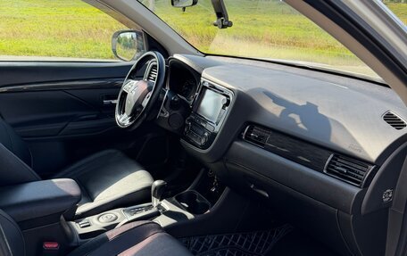 Mitsubishi Outlander III рестайлинг 3, 2015 год, 1 850 000 рублей, 16 фотография