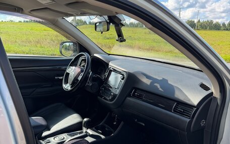 Mitsubishi Outlander III рестайлинг 3, 2015 год, 1 850 000 рублей, 17 фотография