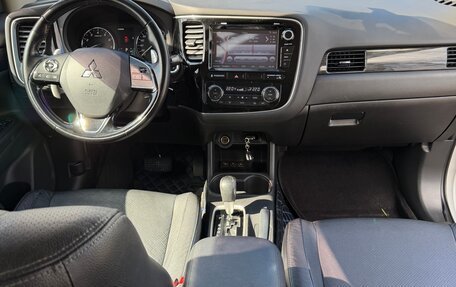 Mitsubishi Outlander III рестайлинг 3, 2015 год, 1 850 000 рублей, 18 фотография