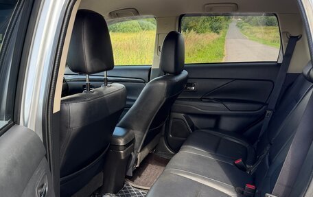 Mitsubishi Outlander III рестайлинг 3, 2015 год, 1 850 000 рублей, 24 фотография