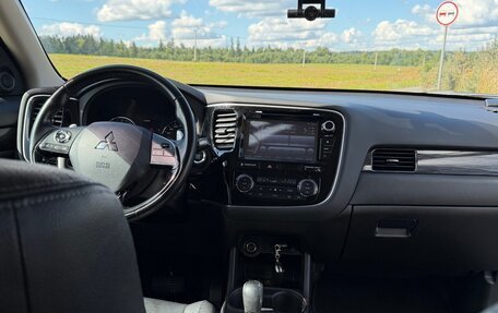 Mitsubishi Outlander III рестайлинг 3, 2015 год, 1 850 000 рублей, 21 фотография