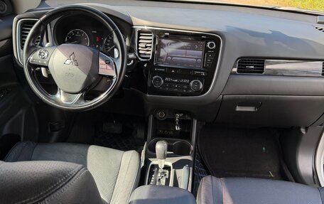 Mitsubishi Outlander III рестайлинг 3, 2015 год, 1 850 000 рублей, 19 фотография