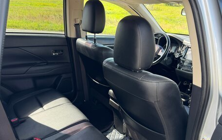 Mitsubishi Outlander III рестайлинг 3, 2015 год, 1 850 000 рублей, 22 фотография
