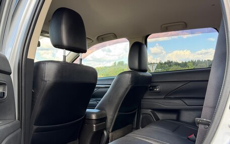Mitsubishi Outlander III рестайлинг 3, 2015 год, 1 850 000 рублей, 25 фотография