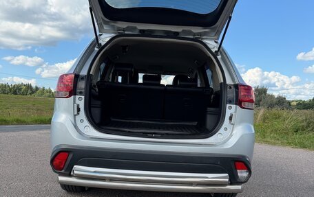 Mitsubishi Outlander III рестайлинг 3, 2015 год, 1 850 000 рублей, 27 фотография