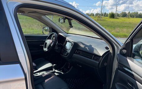 Mitsubishi Outlander III рестайлинг 3, 2015 год, 1 850 000 рублей, 15 фотография