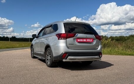 Mitsubishi Outlander III рестайлинг 3, 2015 год, 1 850 000 рублей, 31 фотография