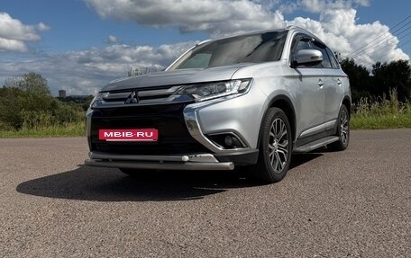 Mitsubishi Outlander III рестайлинг 3, 2015 год, 1 850 000 рублей, 33 фотография