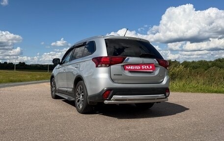 Mitsubishi Outlander III рестайлинг 3, 2015 год, 1 850 000 рублей, 30 фотография
