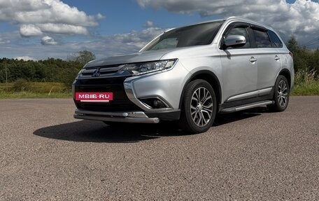 Mitsubishi Outlander III рестайлинг 3, 2015 год, 1 850 000 рублей, 32 фотография