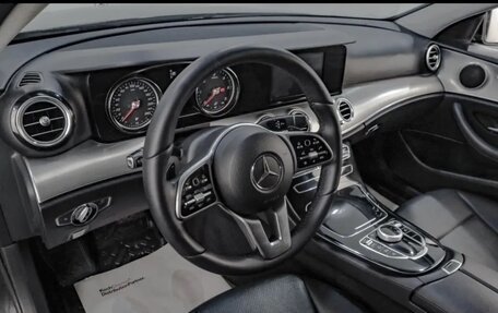 Mercedes-Benz E-Класс, 2019 год, 2 900 000 рублей, 5 фотография