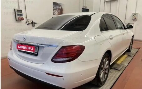 Mercedes-Benz E-Класс, 2019 год, 2 900 000 рублей, 3 фотография