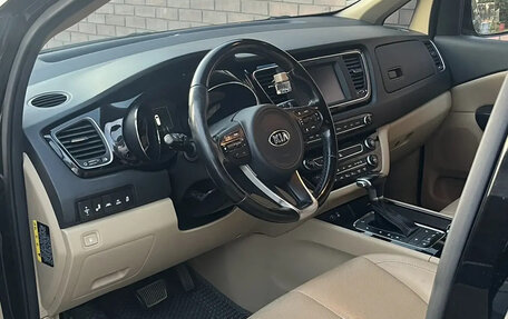 KIA Carnival III, 2017 год, 3 150 000 рублей, 5 фотография