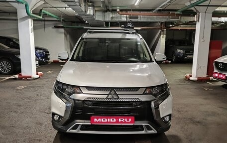 Mitsubishi Outlander III рестайлинг 3, 2018 год, 3 000 000 рублей, 1 фотография