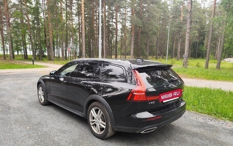 Volvo V60 Cross Country II, 2020 год, 3 100 000 рублей, 5 фотография