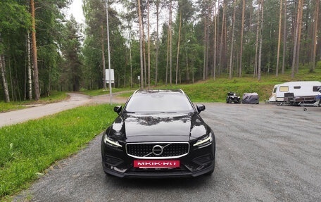 Volvo V60 Cross Country II, 2020 год, 3 100 000 рублей, 2 фотография