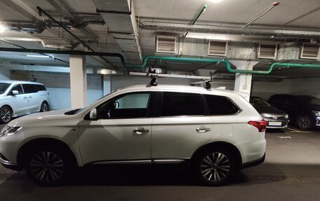 Mitsubishi Outlander III рестайлинг 3, 2018 год, 3 000 000 рублей, 4 фотография