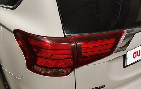 Mitsubishi Outlander III рестайлинг 3, 2018 год, 3 000 000 рублей, 10 фотография