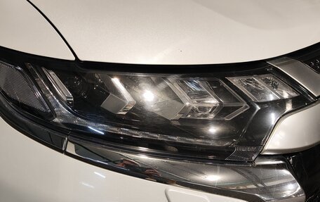 Mitsubishi Outlander III рестайлинг 3, 2018 год, 3 000 000 рублей, 13 фотография