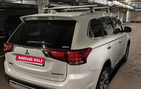 Mitsubishi Outlander III рестайлинг 3, 2018 год, 3 000 000 рублей, 7 фотография