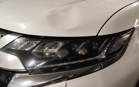Mitsubishi Outlander III рестайлинг 3, 2018 год, 3 000 000 рублей, 16 фотография