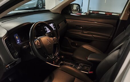 Mitsubishi Outlander III рестайлинг 3, 2018 год, 3 000 000 рублей, 20 фотография
