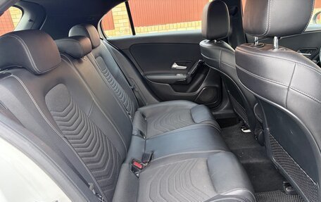 Mercedes-Benz A-Класс, 2018 год, 1 550 000 рублей, 9 фотография
