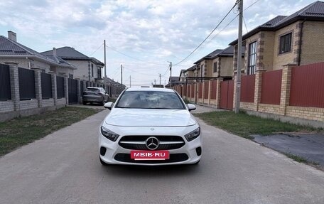 Mercedes-Benz A-Класс, 2018 год, 1 550 000 рублей, 2 фотография