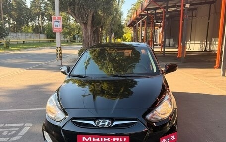 Hyundai Solaris II рестайлинг, 2012 год, 770 000 рублей, 4 фотография